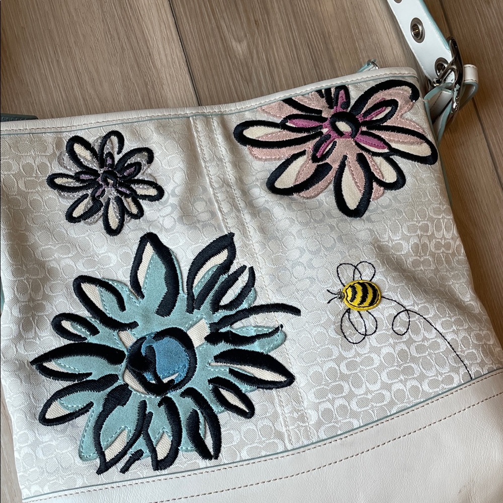 Coach Floral Embroidered Cream Shoulder Bag - Picture 2 of 16
